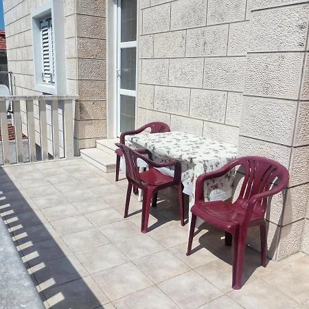 Πανσιόν And With Parking Space - 18161 4*