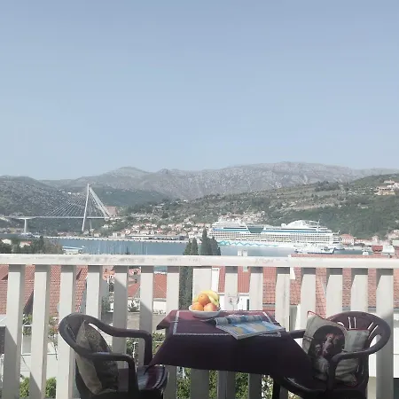 Πανσιόν And With Parking Space - 18161 4*